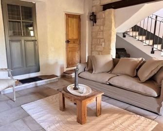 Camargue, authentic and refined charm - Vauvert - Sala de estar