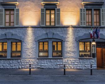 بترونيلا - فندق في برجامو - برغامو - مبنى