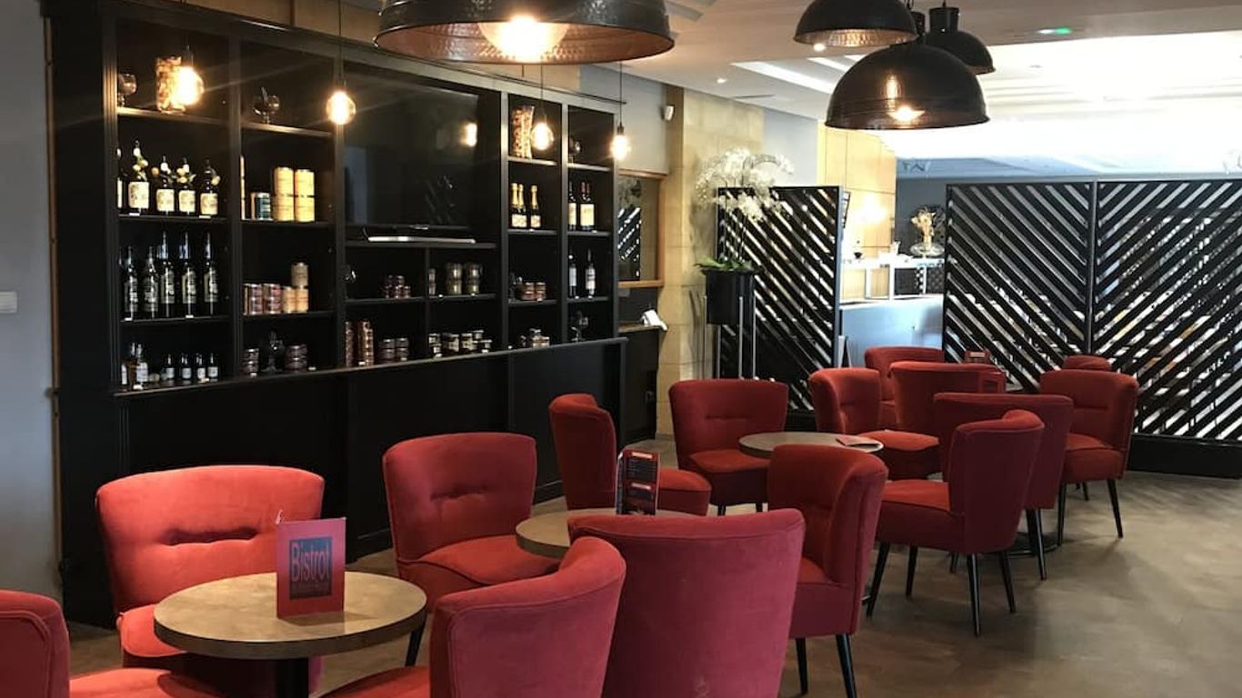 Hôtel Grand Confort Le Moulin Rouge