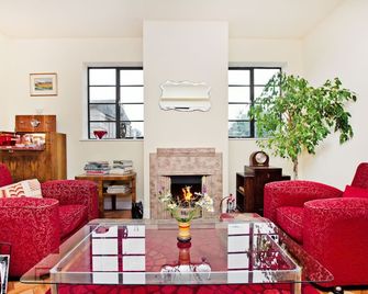 The Control Tower Vegetarian B&B - Walsingham - Living room