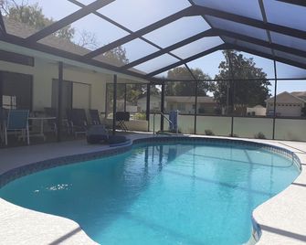 Spacious and comfortable home with heated poolbr. - Spring Hill - Pool