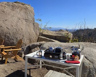 A Cozy Sunrise Glamping Escape with Panoramic View - Fallbrook