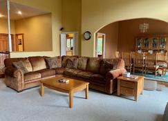 Highland Woods - Private home on 37 acres with stunning mountain views - Shaftsbury - Soggiorno
