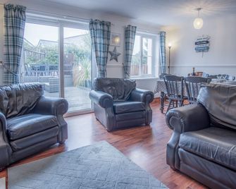 Day Dreams - a 3 Bed House Close To Saundersfoot Village Centre (With Wi Fi) - Saundersfoot - Living room