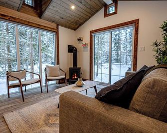 Crazy Creek Resort - Taft - Living room