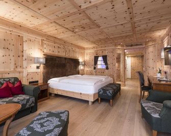 فندق غرونير باوم - Bressanone/Brixen - غرفة نوم