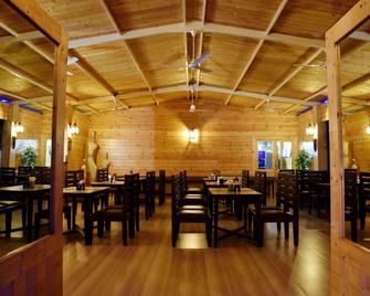 Majestic Beach Comforts - Varca - Restaurant