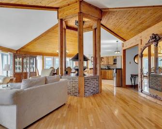 Cosy Lake Paradise 4-Bed Retreat Pet Friendly - Rothesay - Living room