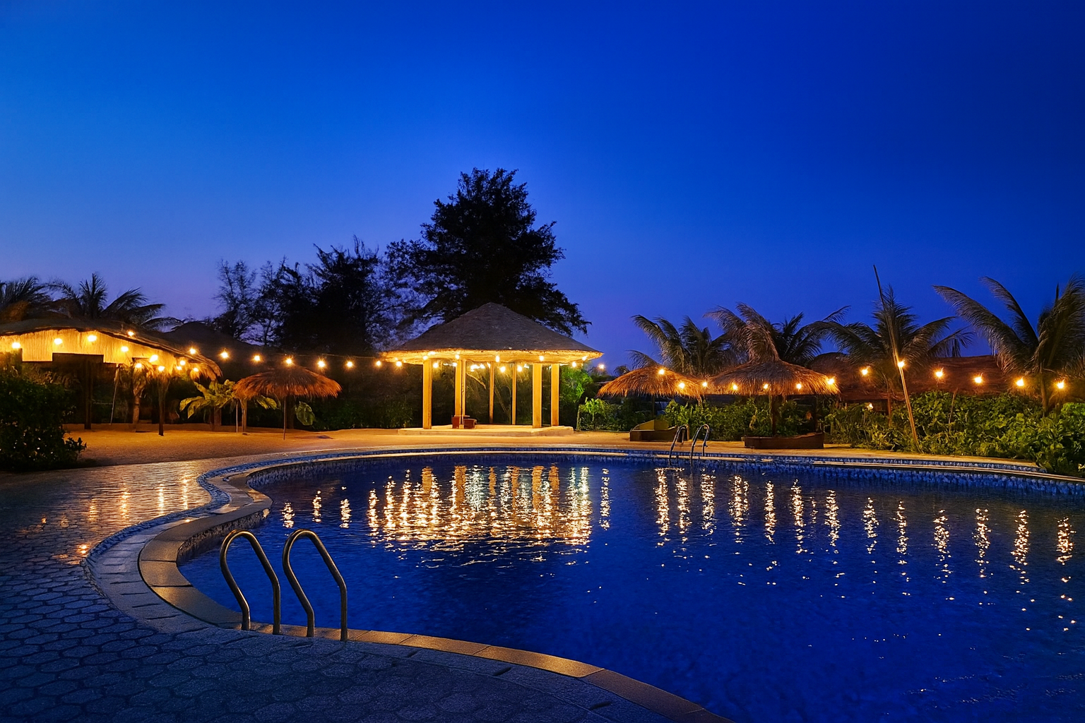 Anna Beach Resort and Restaurant - Mũi Né - בריכה