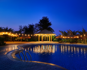 Anna Beach Resort and Restaurant - Mũi Né - בריכה