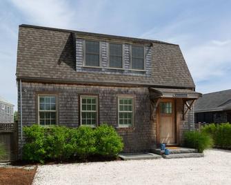 Luxury Apartment - near town and Cisco area beaches - Nantucket - Building