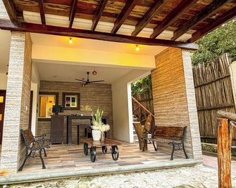 Hotel Pancho Villas Bacalar - Bacalar - Patio