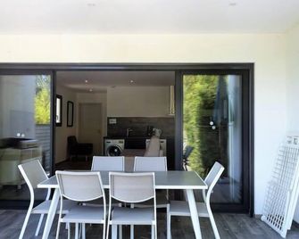 Les Jardins d'Ève,F2 by Interhome - Sari-Solenzara - Jídelna