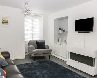 11 Camden Building - Kendal - Salon