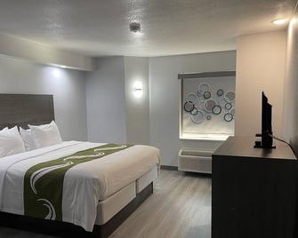 Quality Inn and Suites Richardson-Dallas - Richardson - Makuuhuone