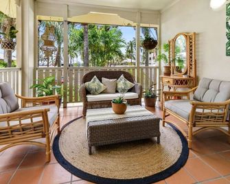 Affordable Cairns Getaway: Cosy, Convenient, and Full of Charm - Cairns - Salon