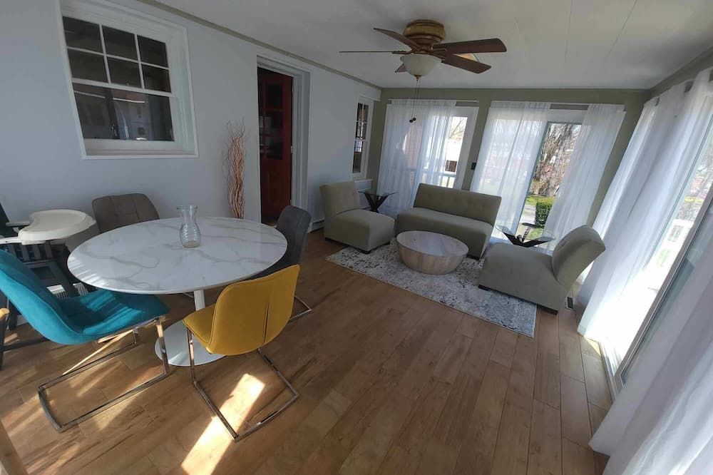 Beautiful Village 2BR loaded with extras - ساوجرتيس - غرفة طعام