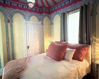 Beautiful, serene 4-bedroom Victorian house in Denver steps to great restaurants - Denver - Bedroom