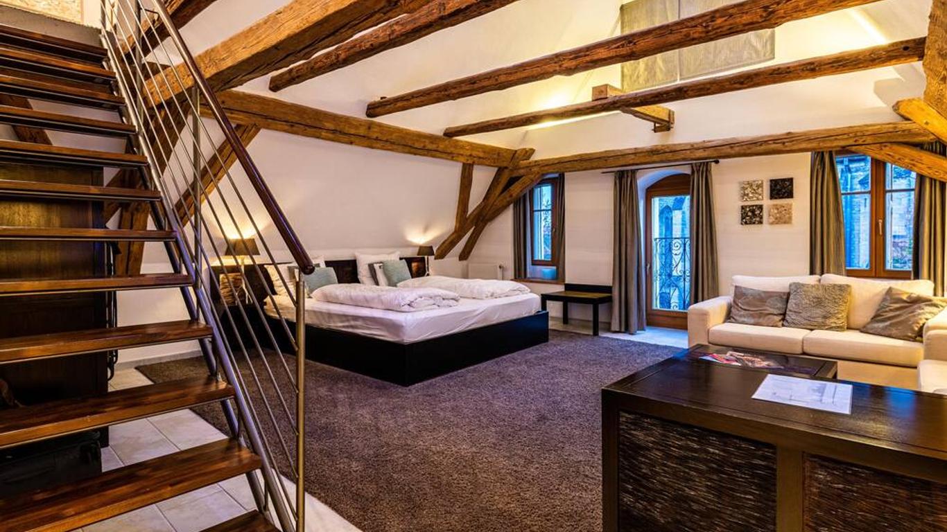 هوتل هيرنسشلويسسشين