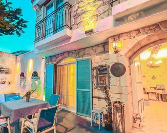 Alacati Asmali Konak Hotel - Alacati