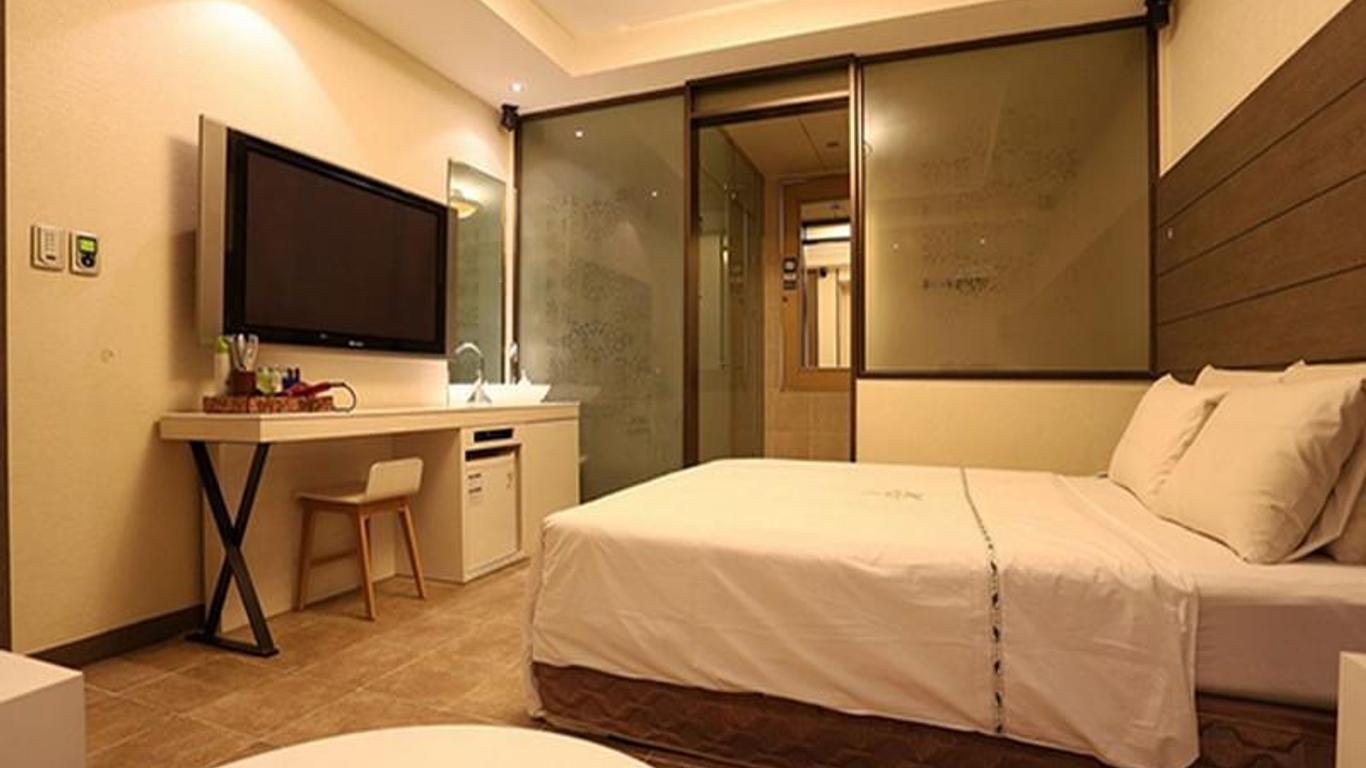 Ritz Hotel