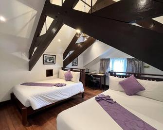 Log Cabin Hotel - Baguio - Baguio - Bedroom