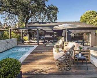 Napa Valley: St Helena Designer Home & Guest House + Spool + Peloton Bike/Tread\n - Saint Helena - Pool