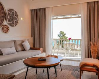 Pilos Suites - Turunç - Obývací pokoj
