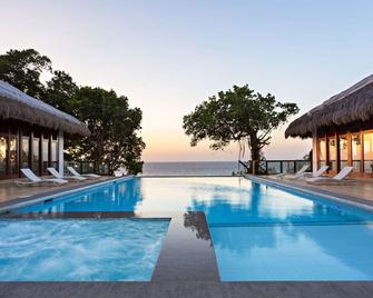 Oceans Edge Resort - Carabao Island - San Jose - Piscina