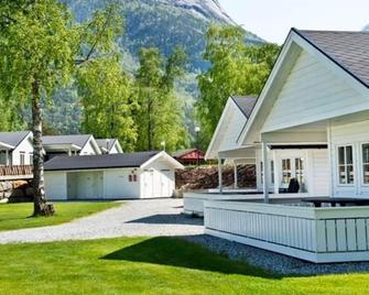 Spacious holiday home in Kinsarvik - Kinsarvik - Edificio