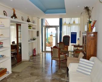 Kalypso Hotel - Poros - Вітальня
