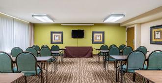 Comfort Inn and Suites St Pete - Clearwater International Airport - Clearwater