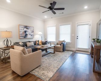 Sweet Auburn Retreat | 3 Bed, 2 Bath - Auburn - Stue