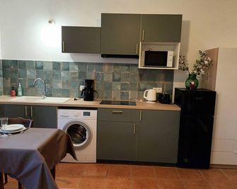 Fully equipped studio on garden level - Limas - Kuchyň