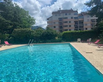 Kusmi Love piscine proche du lac - Annecy - Piscina