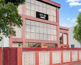 Deluxe Dream Stay Hotel - Laknaú - Budova