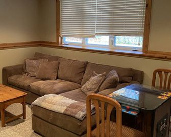 Jay Peak 5 Bed Townhome Ski-On Ski-Off - Jay - Living room
