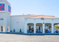 Motel 6 Round Rock - Round Rock - Building
