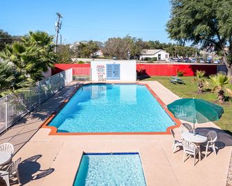 Motel 6-Round Rock, Tx - ראונד רוק - בריכה