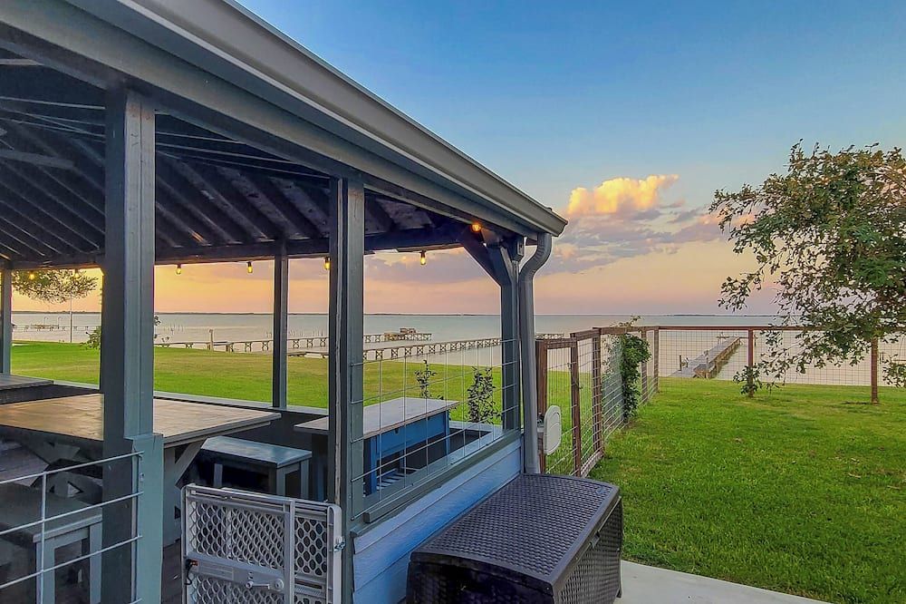 Cozy Coastal Retreat - Port Lavaca