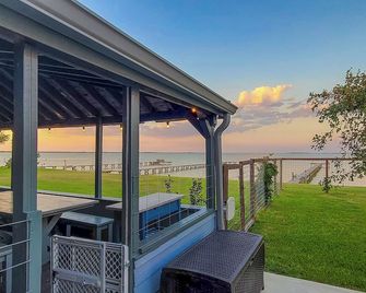 Cozy Coastal Retreat - Port Lavaca