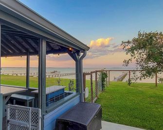 Cozy Coastal Retreat - Port Lavaca