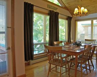 D0307 By Loon Res/Spacious, multi-level, fireplace, lake view, pool. - North Woodstock - Їдальня