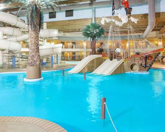 得梅因華美達熱帶度假酒店及會議中心 - 厄本代爾 - 德梅因 - 游泳池