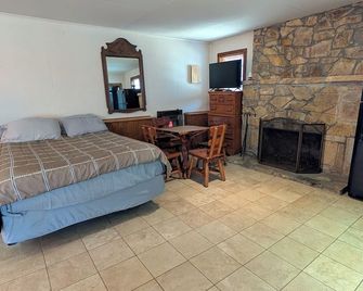 Family cabin w/large fireplace - 데이비스 - 침실