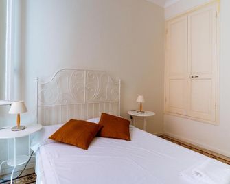 Apartment In The Heart Of Sanremo - Sanremo - Schlafzimmer