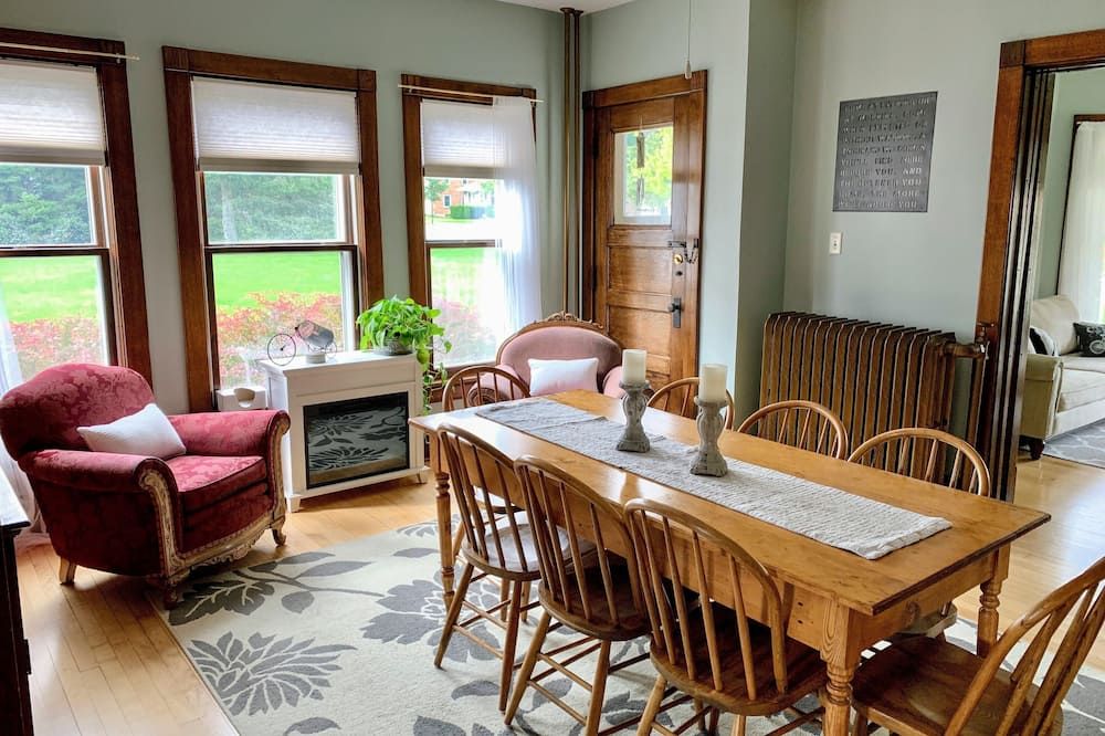 Beautiful 1910 Victorian Home - Port Washington - Dining room