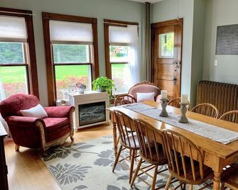 Beautiful 1910 Victorian Home - Port Washington - Dining room