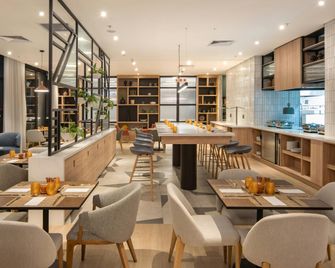 Hilton Garden Inn Umhlanga Arch - דורבן - בר