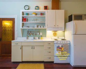 In the Heart of Port Townsend! Just Blocks to Downtown & Uptown Districts - Port Townsend - Cuisine